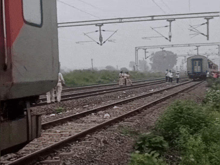 mumbai-bhagalpur-express-splits-into-two:3-coaches-detached-after-s-1-coach-coupling-breaks;-bogies-left-100-metres-behind-on-satna-manikpur-route