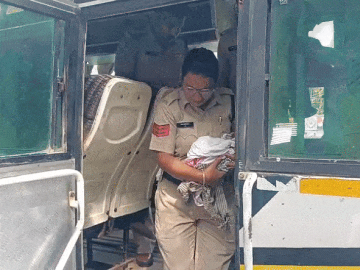 couple-abandons-15-day-old-baby-on-indore-bus:police-rescue-infant,-send-to-hospital-for-care;-cctv-footage-being-scanned-to-trace-couple