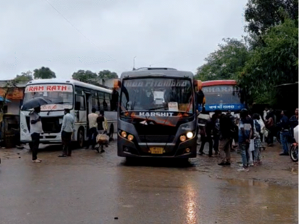 bus-conductor-rapes-woman-inside-parked-vehicle-in-gwalior:accused-lured-victim-with-false-promise-of-lift;-arrested-after-prompt-police-action