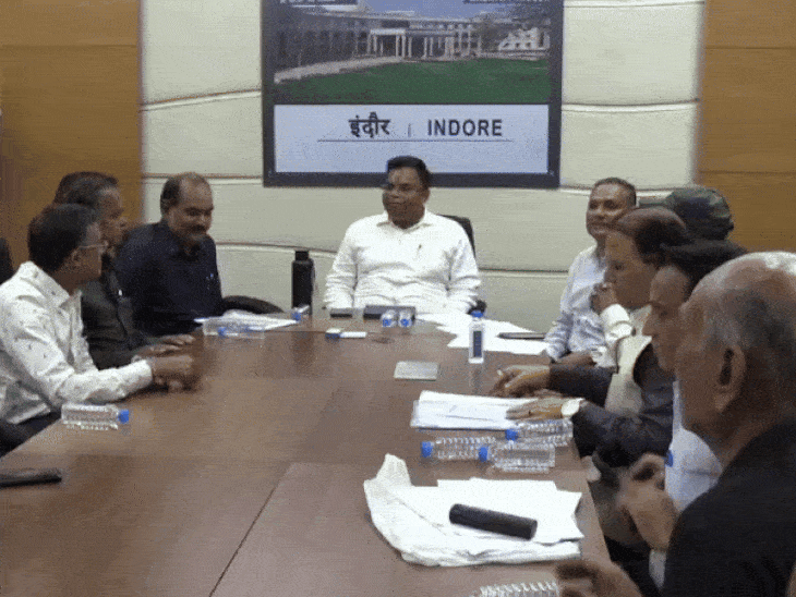 sir-begins-in-indore-to-verify-and-update-voter-list:collector-vows-zero-tolerance-on-fake-voters;-congress-calls-it-action-after-‘vote-chor-gaddi-chhod’-campaign