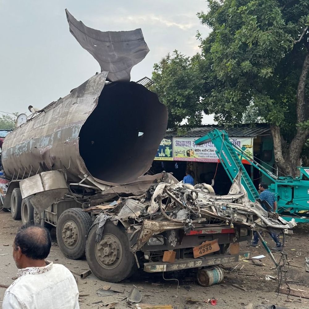 empty-gas-tanker-explodes-in-itarsi,-8-injured:blast-in-battery-cabin-during-welding;-parts-scattered-up-to-200-meters