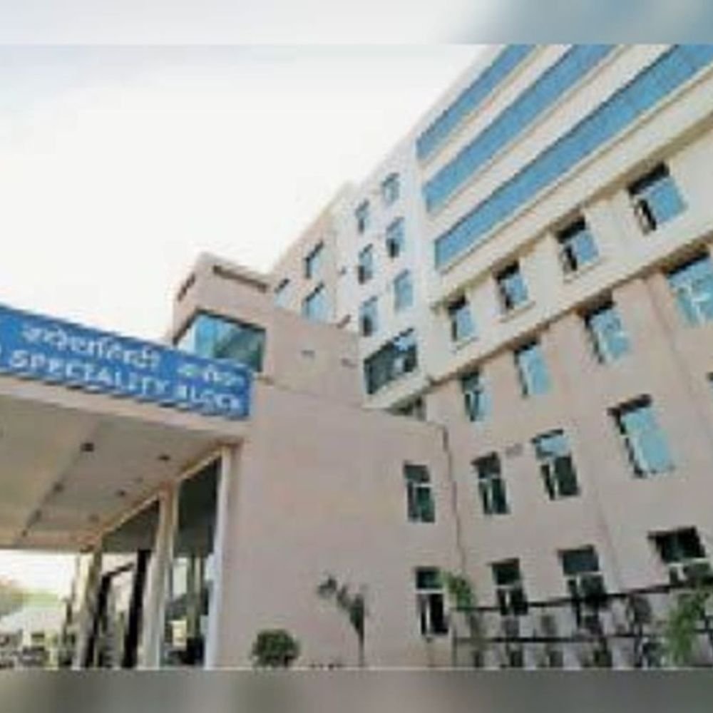 hod-tells-nurse-to-‘compromise’-for-job-in-gwalior:holds-her-hand-and-abuses-her-in-hospital;-two-senior-doctors-booked