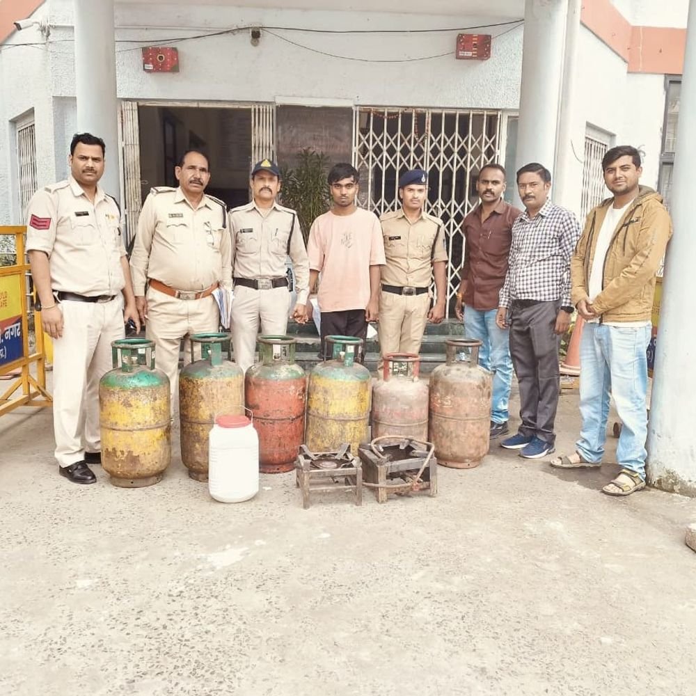 tt-nagar-police-cracks-warehouse-theft-case-within-24-hrs:accused-held-for-making-off-with-goods-worth-₹40k;-stolen-booty-includes-gas-cylinders,-stoves
