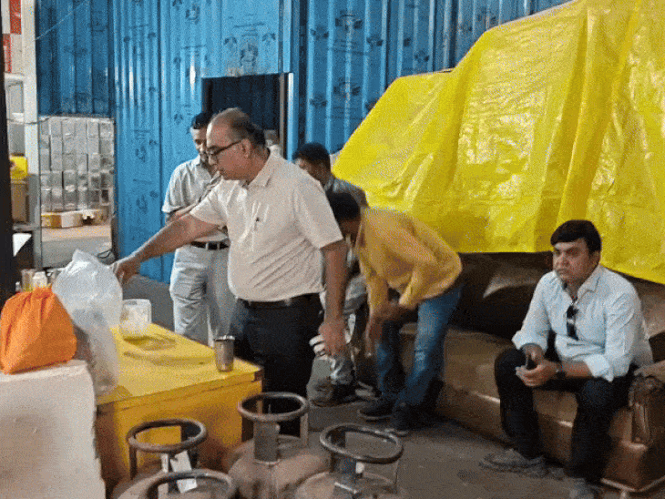 fake-ghee-unit-busted-in-indore’s-palda-industrial-area:over-3400-kg-seized;-vegetable-fat-mixed-ghee-re-branded-and-sold-as-pure-ghee-using-two-firms
