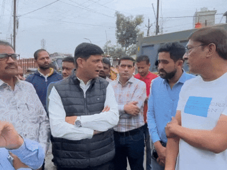 agency-forgets-to-lay-storm-waterline-while-making-road:mayor-slams-officials,-halts-teen-imli-road-digging,-says-‘indore-cannot-be-dug-endlessly’