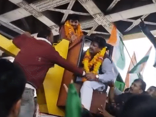 satna-mp-slaps-operator-after-crane-halts-mid-air:ganesh-singh-loses-temper-during-garlanding-ceremony;-viral-video-draws-public-criticism