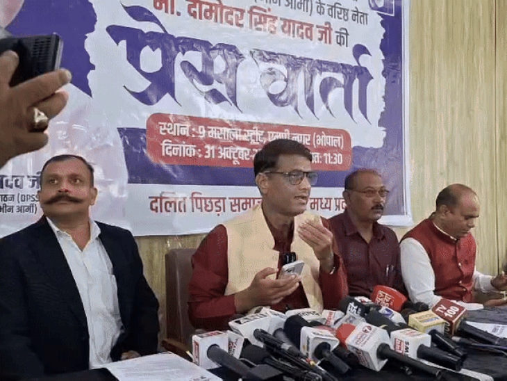 ‘dhirendra-shastri-abused,-threatened-to-kill-me-from-stage’:dalit-leader-accuses-bageshwar-dham-chief-of-promoting-hate;-plans-to-move-hc-against-his-‘yatra’