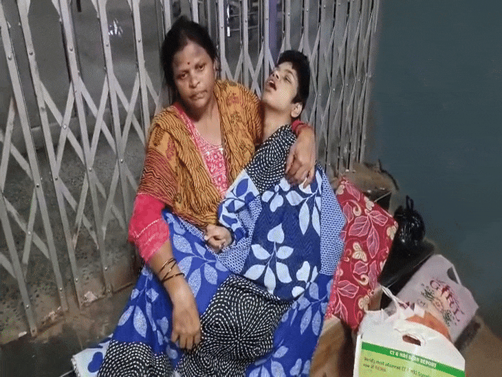 specially-abled-child-removed-from-icu-after-row-with-guard:mother-pleads-for-hours-outside-rewa-hospital;-staff-resumes-treatment-after-pressure-mounts