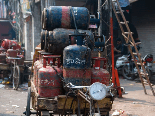 account-holders-can-add-4-nominees-to-bank-account:toll-payments-through-upi-to-turn-cheaper,-commercial-lpg-prices-reduced-by-₹6.50;-6-major-changes-this-november