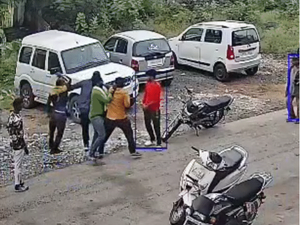 civic-officer-thrashed-over-cleanliness-row-in-bhopal:accused-made-him-inspect-garbage,-then-attacked-with-slippers-and-punches