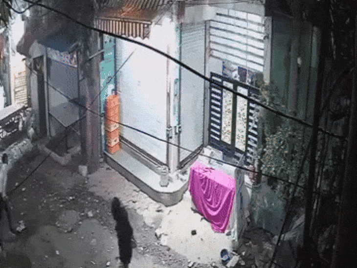 violence-erupts-after-minor-stabbed-to-death-in-indore:youths-pelt-stones-at-passersby,-damage-vehicles;-3-detained