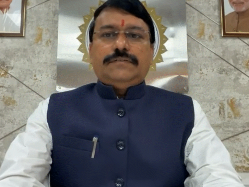 minister-warns-critics-of-police-action-for-defamation:says,-‘cops-will-pick-you-up-beat-you’;-damoh-youtuber-had-accused-dharmendra-lodhi-of-liquor-mafia-links