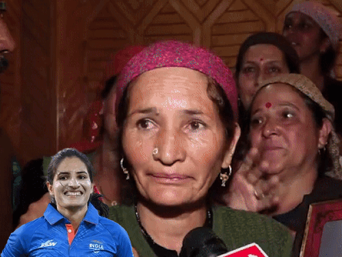 renuka-thakur-fulfils-late-father’s-dream-with-world-cup-triumph:mother-moved-to-tears-as-locals-celebrate-historic-win-with-nati-dance-fireworks