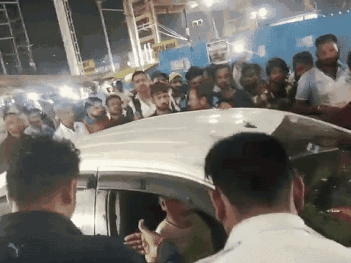 car-rams-four-people-outside-bhopal-railway-station:itbp-jawan-driving-vehicle,-caught-by-crowd-and-handed-to-police