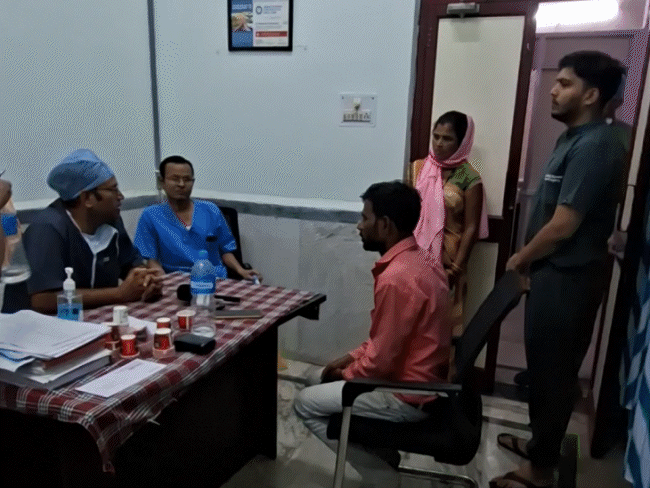 breast-cancer-at-17-shocks-doctors-in-mp’s-mandla:tumor-grew-to-football-size;-family-rushed-her-to-jabalpur-medical-college-after-severe-bleeding-began