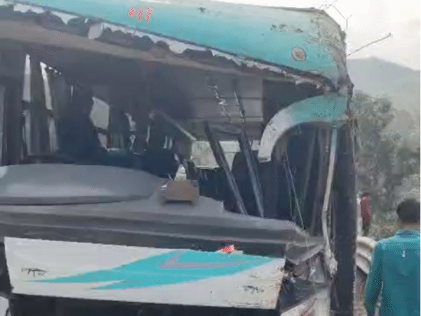 bus-plunges-into-gorge,-bodies-pile-over-injured-in-indore:eyewitnesses-say-those-crying-for-help-also-died-as-rescuers-struggled-in-darkness