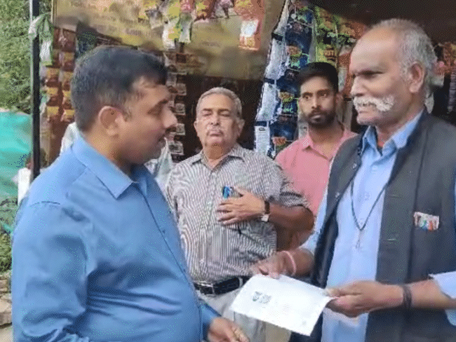 door-to-door-voter-verification-drive-begins-in-mp:collectors-visit-homes-in-bhopal-and-indore;-ujjain-faces-delay-as-sir-forms-remain-unprinted
