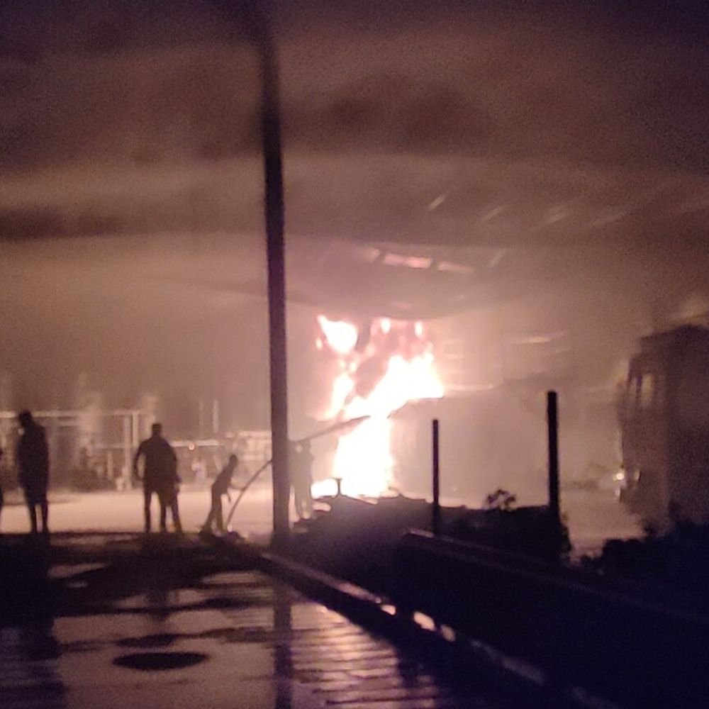 2-people-burned-alive-in-pithampur-factory-fire:skeletons-recovered-from-under-the-tanker;-victims-identified-from-sagar-and-gujarat