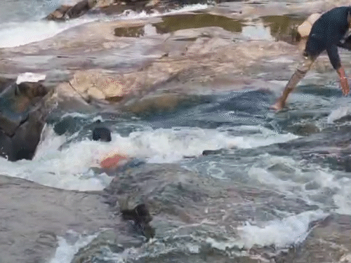 youth-slips-from-rock-in-waterfall:gets-trapped-in-powerful-whirlpool,-locals-act-swiftly-and-save-his-life-using-a-scarf,-video-viral