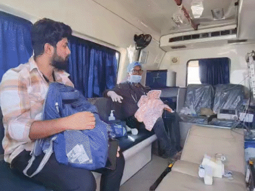 three-day-old-baby-girl-airlifted-in-mp:born-with-a-hole-in-her-heart,-infant-flown-to-mumbai-with-father-for-advanced-medical-treatment