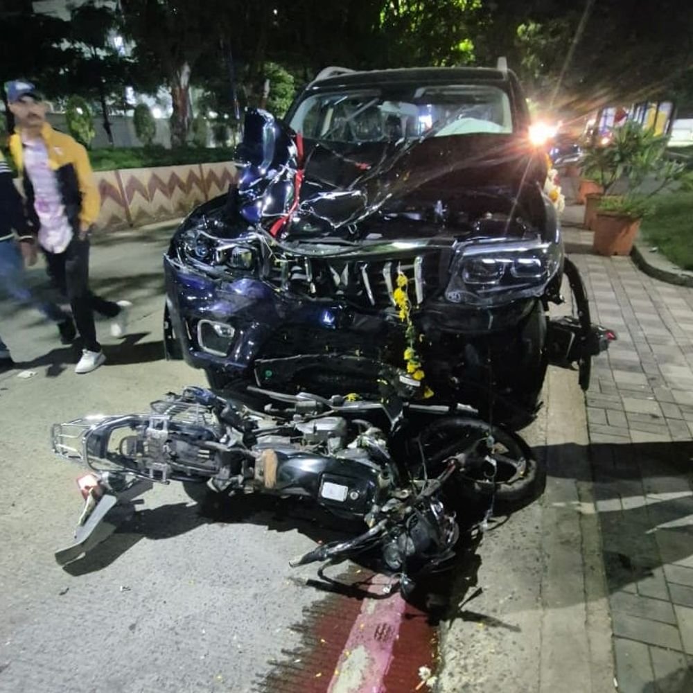 two-engineering-students-from-khandwa-killed-in-indore-crash:speeding-scorpio-at-100-kmph-hits-scooter;-third-student-injured,-driver-absconding