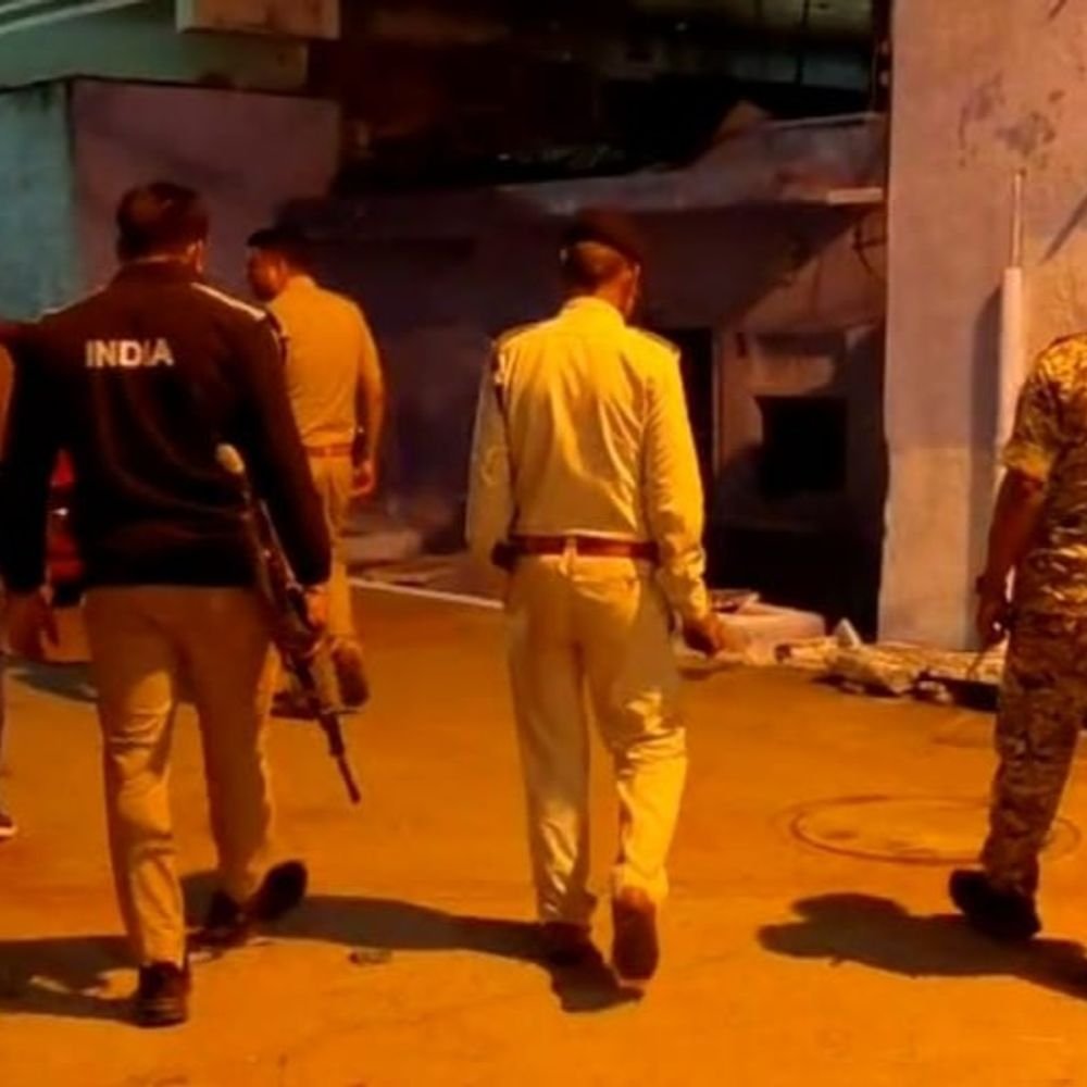 gwalior-police-nab-bangladeshi-girl-involved-in-sex-work:brought-to-india-8-months-ago;-suspicious-chats-and-foreign-numbers-found