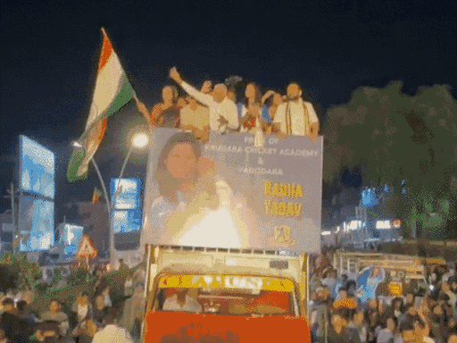 radha-yadav-honored-with-grand-roadshow-in-vadodara:star-cricketer-receives-airport-reception-with-drums,-and-thousands-gather-on-streets-to-catch-glimpse-after-world-cup-victory