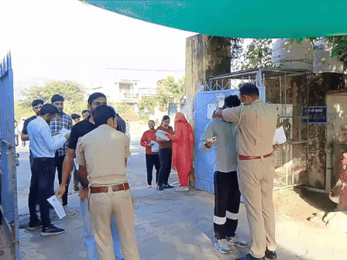 सब-इंस्पेक्टर-(टेलीकॉम)-के-98-पदों-पर-भर्ती-एग्जाम-शुरू:केंद्र-पर-चेकिंग-के-बाद-दी-गई-एंट्री,-5-संभाग-मुख्यालयों-पर-बनाए-218-सेंटर