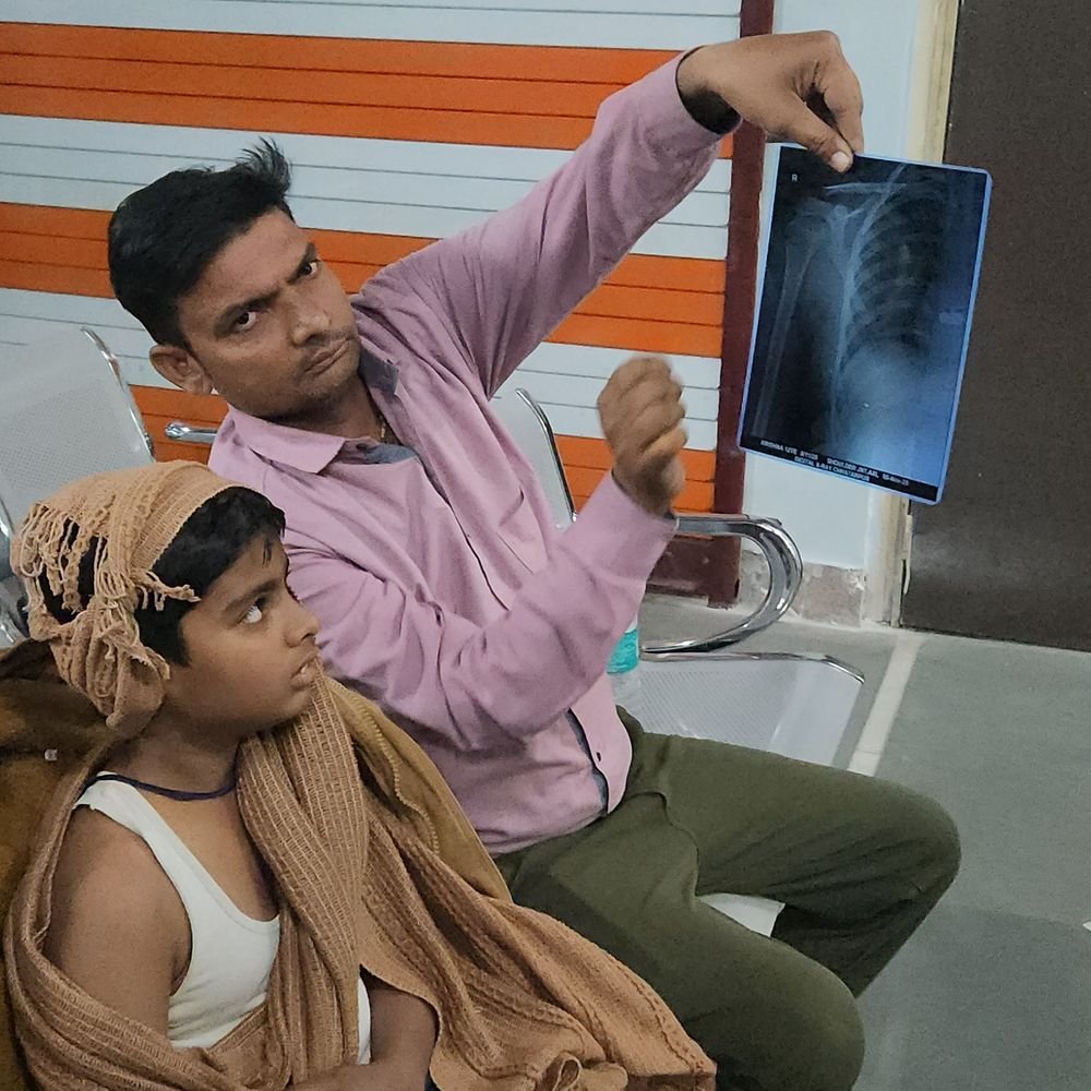 7th-grader’s-shoulder-bone-fractured-after-teacher’s-brutal-assault:12-year-old-beaten-for-wrong-notebook-in-chhatarpur,-parents-seek-cctv-proof-to-file-complaint