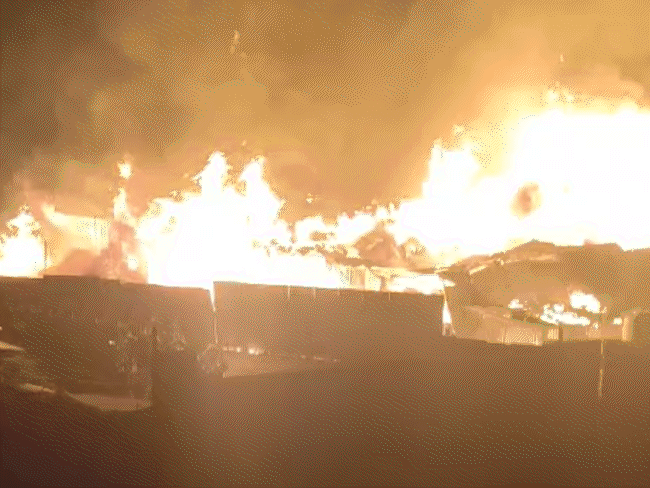 massive-fire-breaks-out-near-patra-bridge:flames-rise-high-and-spread-widely-as-fire-teams-rush-to-control-the-blaze-in-bhopal