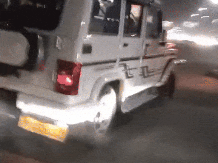 speeding-bolero-collides-with-vehicles-at-bhopal-signal,-drags-bike:car-linked-to-government-department;-driver-caught