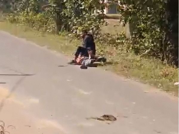 young-woman’s-throat-slit-in-broad-daylight-in-balaghat:accused-faints-after-committing-murder;-bystanders-record-incident-instead-of-helping,-video-surfaces