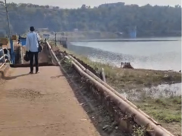 slab-of-kerwa-dam-gate-collapses-in-bhopal:movement-of-people-halted-for-safety-as-decades-old-concrete-structure-built-40-years-ago-suddenly-gave-way
