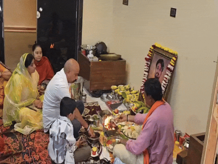 raja-raguwanshi’s-mother-remembers-son-during-prayer-ceremony-in-indore:uma-says,-‘when-i-hear-wedding-bands,-it-feels-like-his-‘baraat’-is-passing-by’