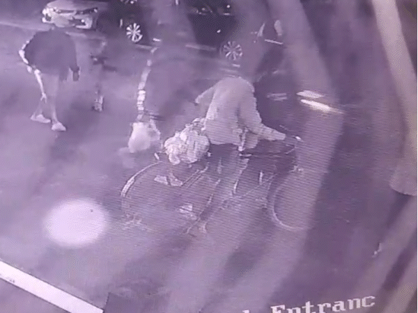elderly-man-murdered-during-robbery-attempt-in-indore:cctv-footage-shows-attacker-strike-victim-with-stone-during-robbery-attempt-prompting-police-to-act-swiftly-against-suspects