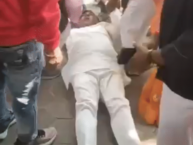 bjp-leader-blocks-his-own-mp’s-car:lies-down,-shouts-at-the-mp-over-public-issues,-and-hurls-abuses-in-protest-against-inaction