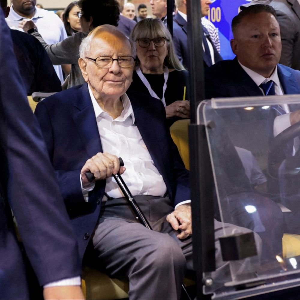 warren-buffett’s-berkshire-hathaway-buys-more-google-stocks,-trims-apple:iphone-maker’s-shares-lose-shine-on-wall-street;-nasdaq-settles-at-near-all-time-high