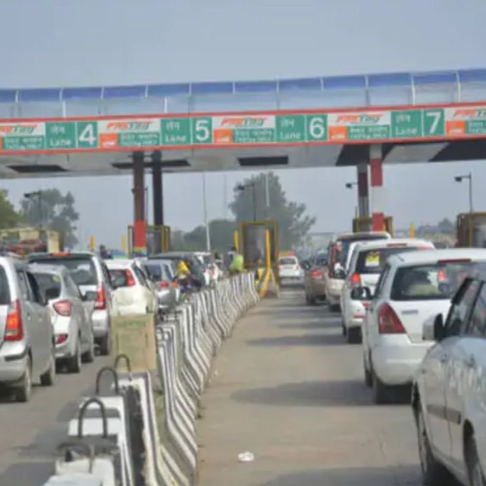 new-fastag-rules-take-effect-today:for-non-users,-paying-toll-fee-on-national-highways-via-cash-to-cost-double,-upi-payments-1.5-times-more