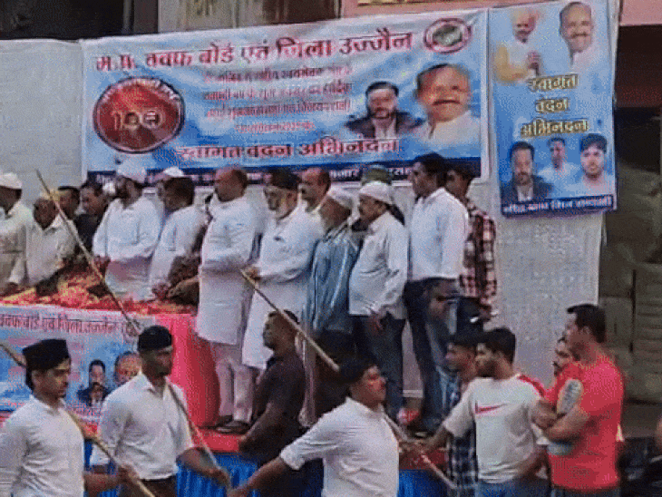 threat-issue-after-flowers-showered-on-rss:police-gather-instagram-details-as-waqf-board-chief-and-director-publicly-welcome-organisation-at-ceremony