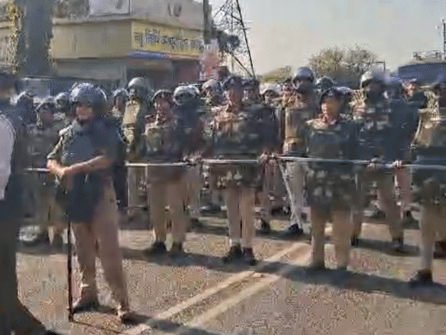 karni-sena-marches-toward-cm’s-residence,-police-stop-protesters:say-will-turn-bhopal-into-nepal-if-demands-aren’t-met;-officials-give-10-day-assurance-to-community-delegation