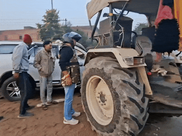 5-killed-as-suv-crashes-into-tractor-in-gwalior:speeding-car-wedges-under-trailer;-bodies-pulled-out-after-cutting-through-wreckage