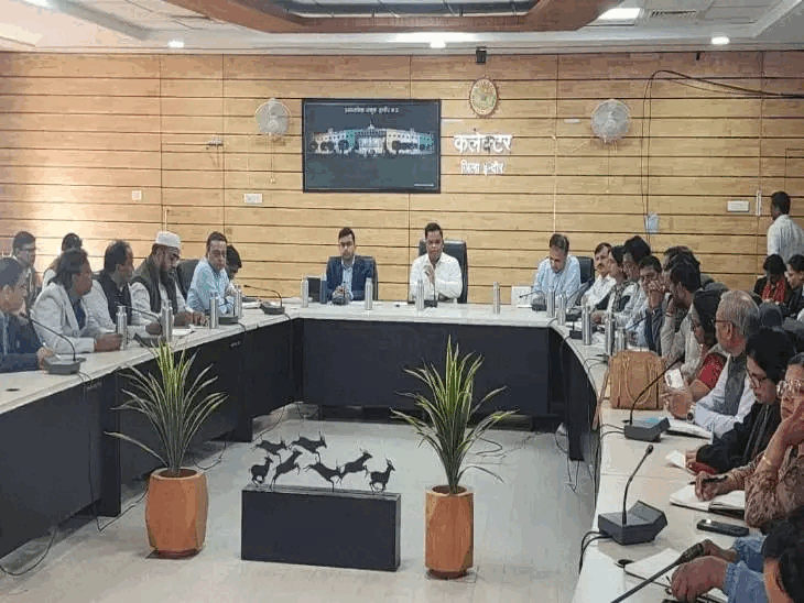 indore-reels-under-chill,-school-timing-shifts-to-9-am:collector-orders-new-schedule,-urges-schools-to-prioritize-safety,-transparency-and-student-welfare