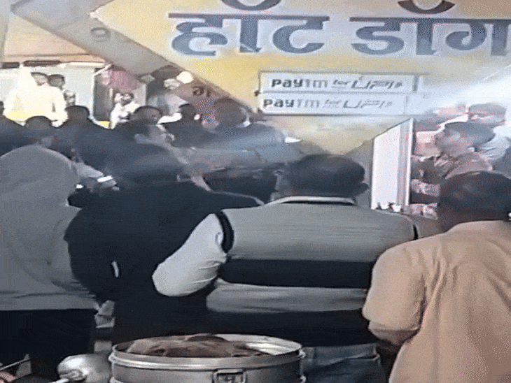 indore’s-sarafa-chowpati-sees-clash-between-2-traders:heated-argument-over-calling-customer;-police-intervene-detain-both