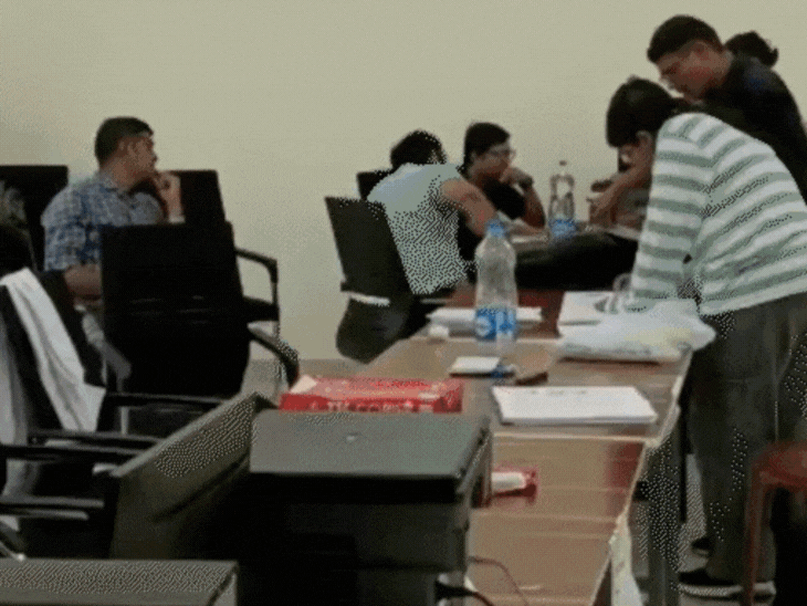 medical-colleges-in-mp-struggle-with-empty-classrooms:50%-faculty-posts-vacant-in-old-colleges,-90%-in-new-ones;-students-forced-to-rely-on-online-education