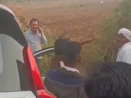 mob-beats-si-despite-his-apologies-in-khandwa’s-bherukheda:crowd-gathers-after-police-officer’s-car-hits-motorcycle,-injuring-3-bikers