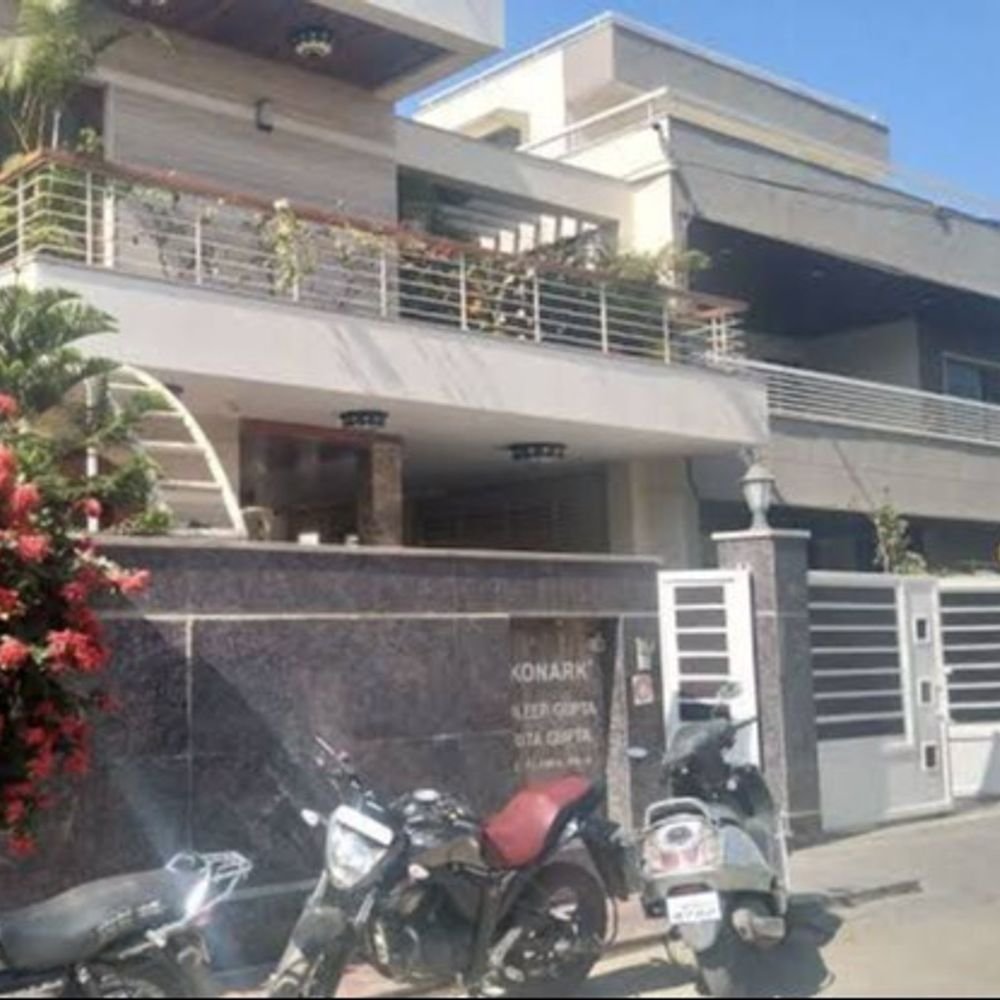 eow-raids-businessman-dilip-gupta’s-premises:team-examines-documents-after-allegations-of-swindling-over-₹35.37-crore-from-investors