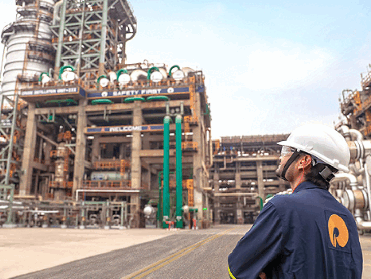 reliance-stops-russian-oil-imports-to-comply-with-eu-rules:the-27-member-bloc-to-ban-fuel-shipments-from-russia,-starting-january-2026