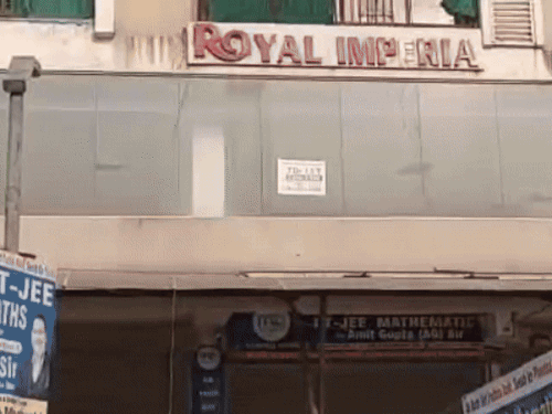 jee-aspirant-dies-after-falling-from-9th-floor-in-kota:student-had-been-preparing-for-exam-for-2-years;-mother-left-devastated
