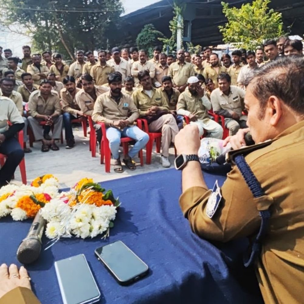qr-codes-now-display-ujjain-auto-driver-profiles:grp-launches-system-showing-whether-drivers-carry-any-past-criminal-records-to-help-passengers-verify-safety