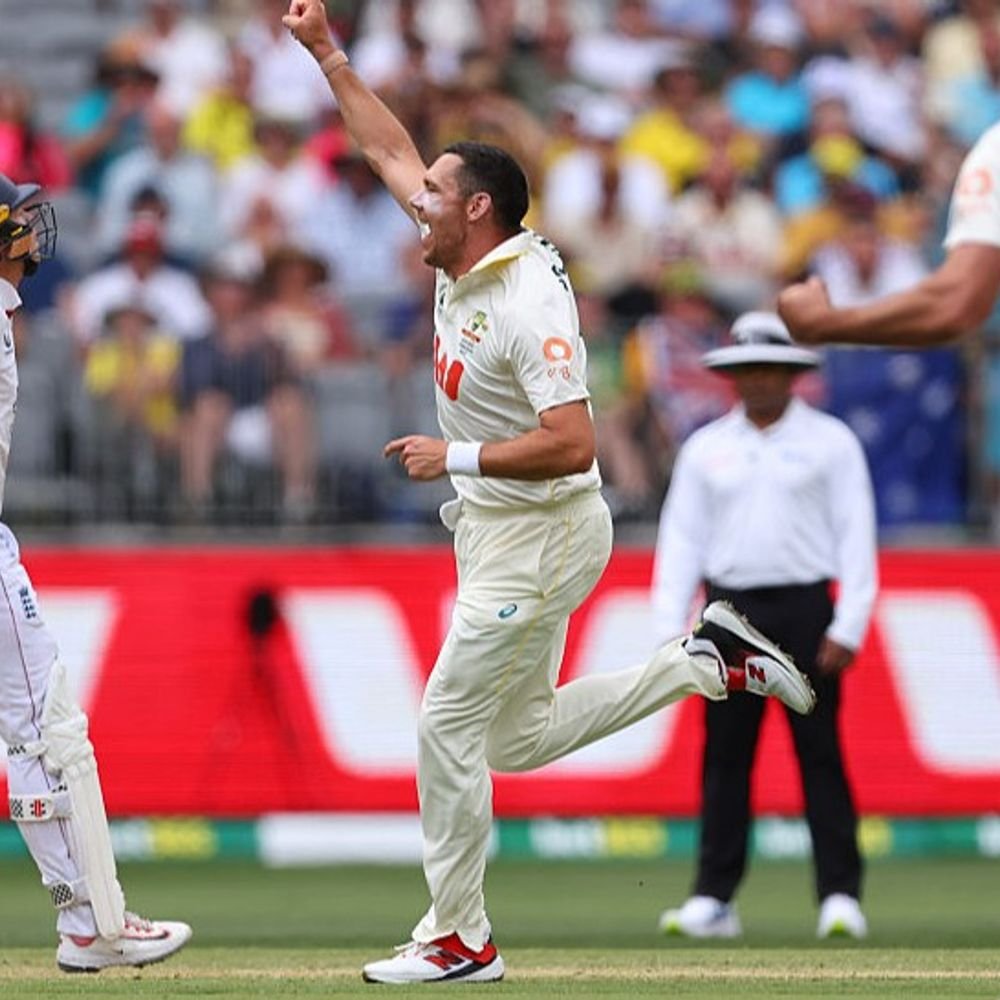 the-ashes-2025-–-travis-head-slams-half-century-in-perth:mitchell-starc-records-10-fers-as-england-all-out-for-164-runs;-aus-need-118-runs-to-win